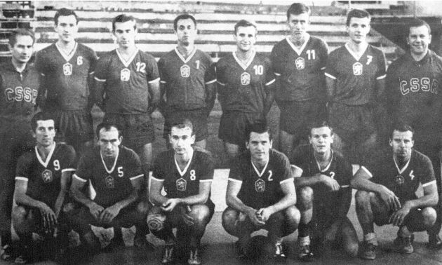 Stříbrný tým volejbalistů ČSSR na ME 1967 v Turecku